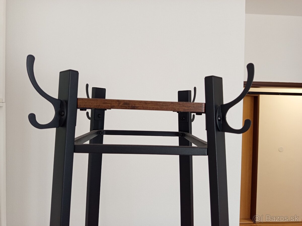 Samostatne stojace vešiaky - 9