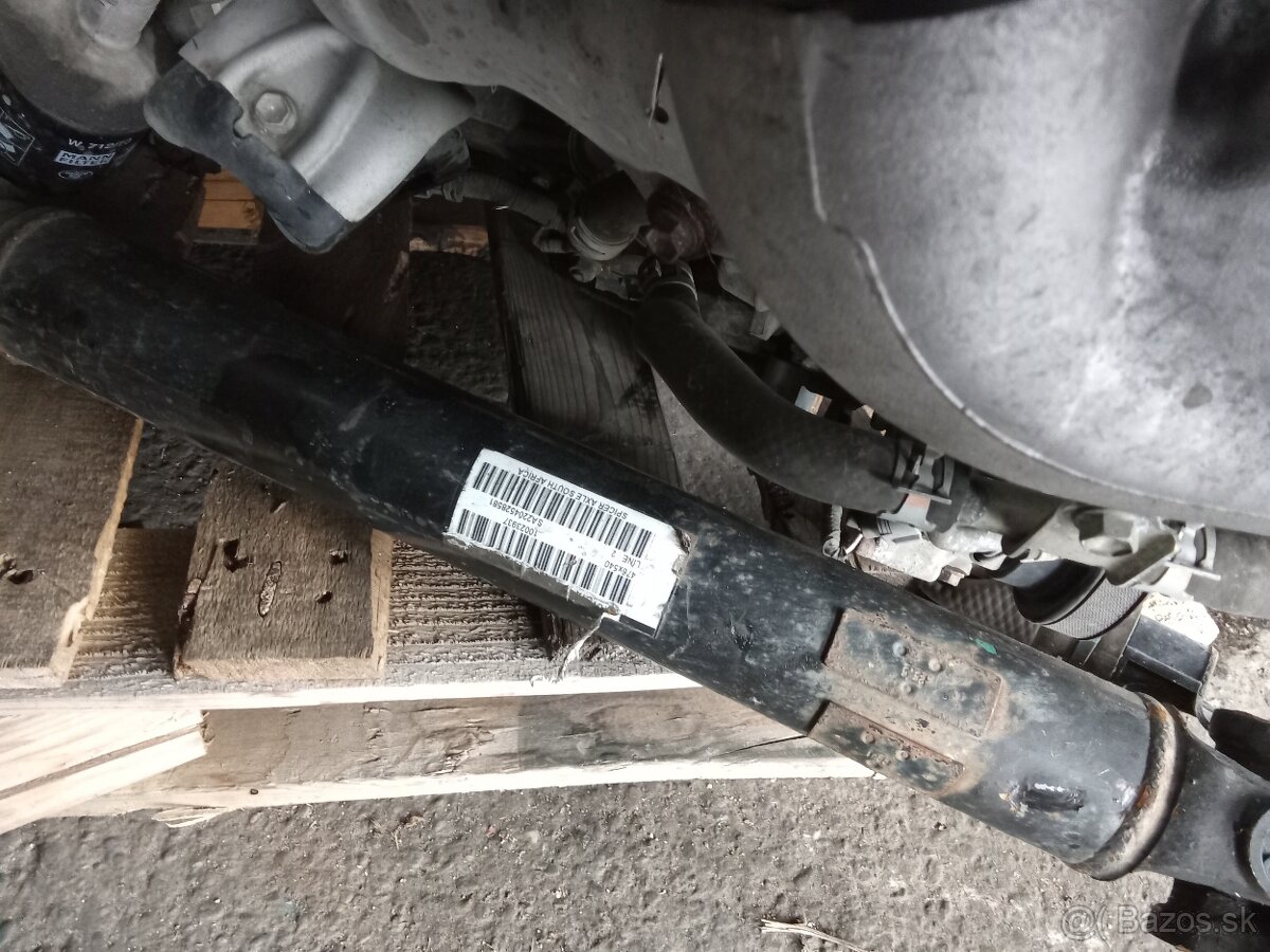 Toyota hilux 2.4 diesel rok 2023 zelená tmavá metalíza - 9