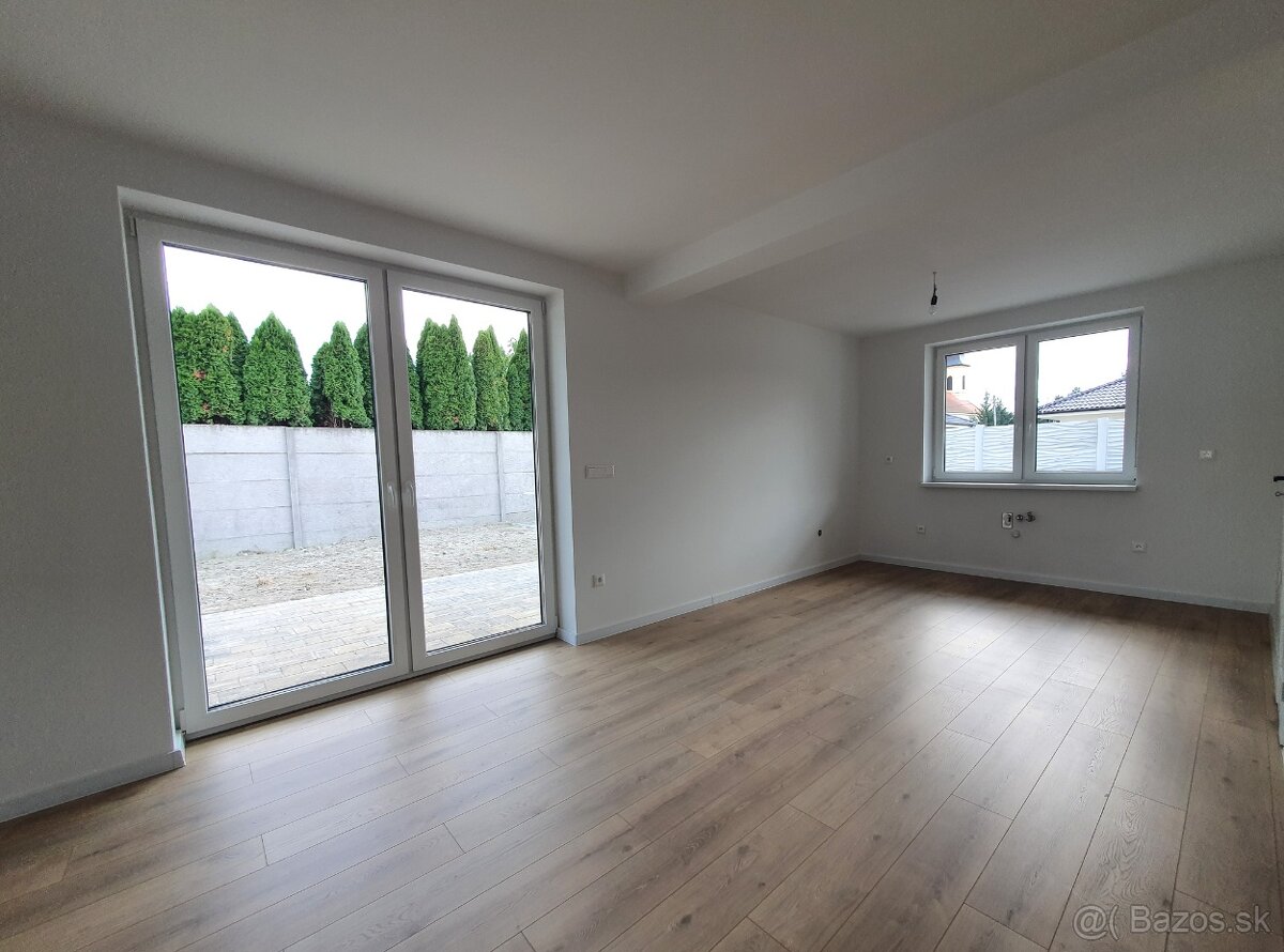 Moderný 4-izbový rodinný dom na predaj - 9