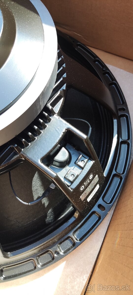 Predám 2ks RCF LF18X401 - 9