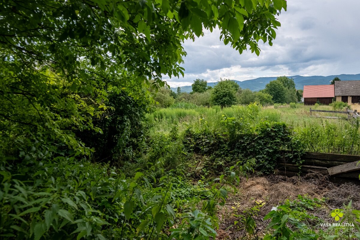 KRÁSNY POZEMOK SO STARŠÍM RODINNÝM DOMOM - POLUVSIE - 9