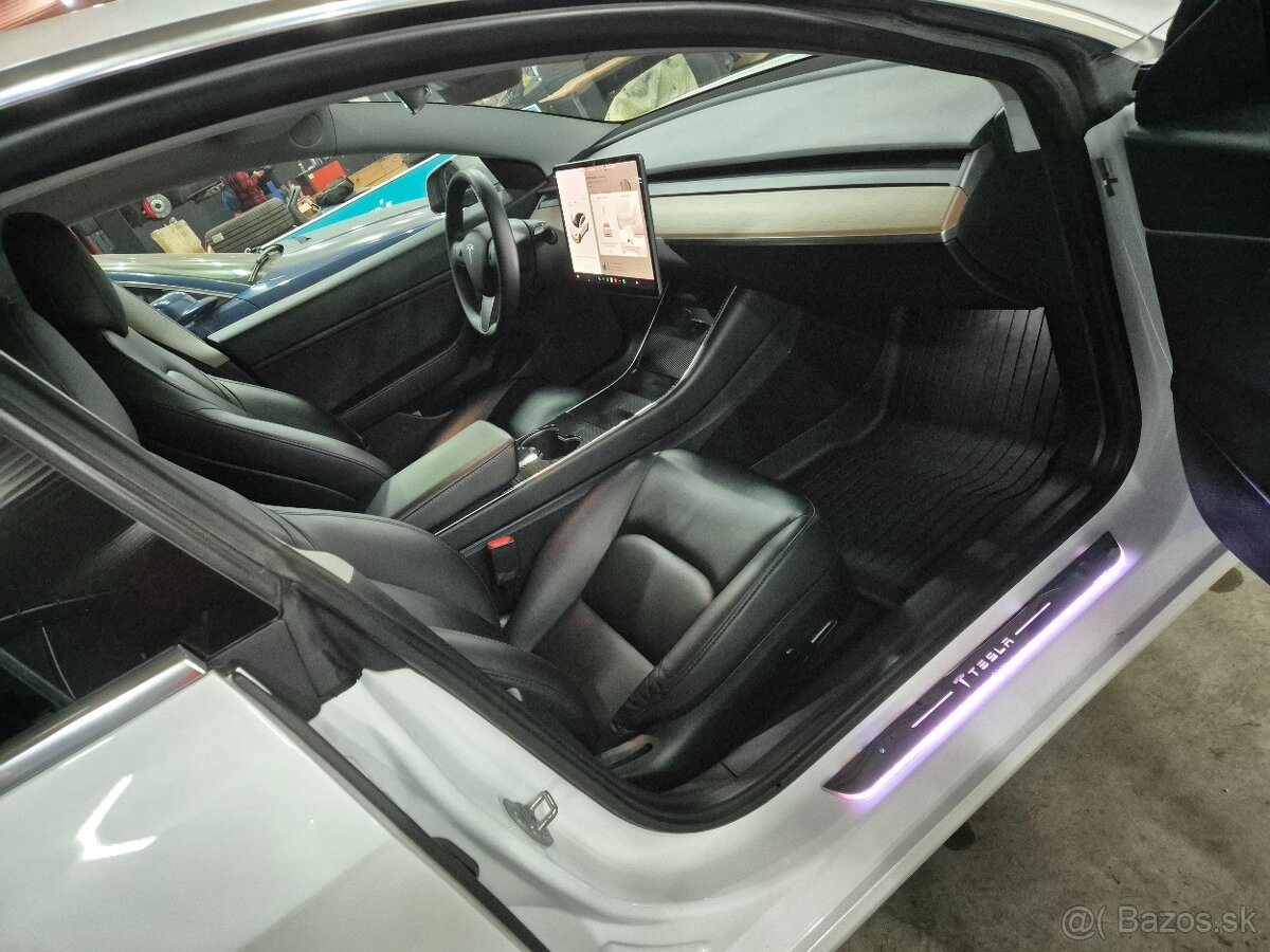 Tesla Model 3 Long Range - 9