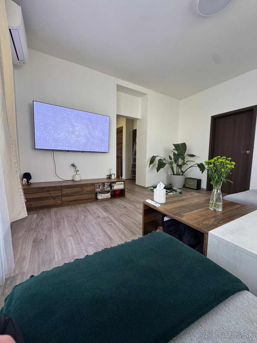 2 Izbový byt v blízkosti Nív a Eurovea - 9