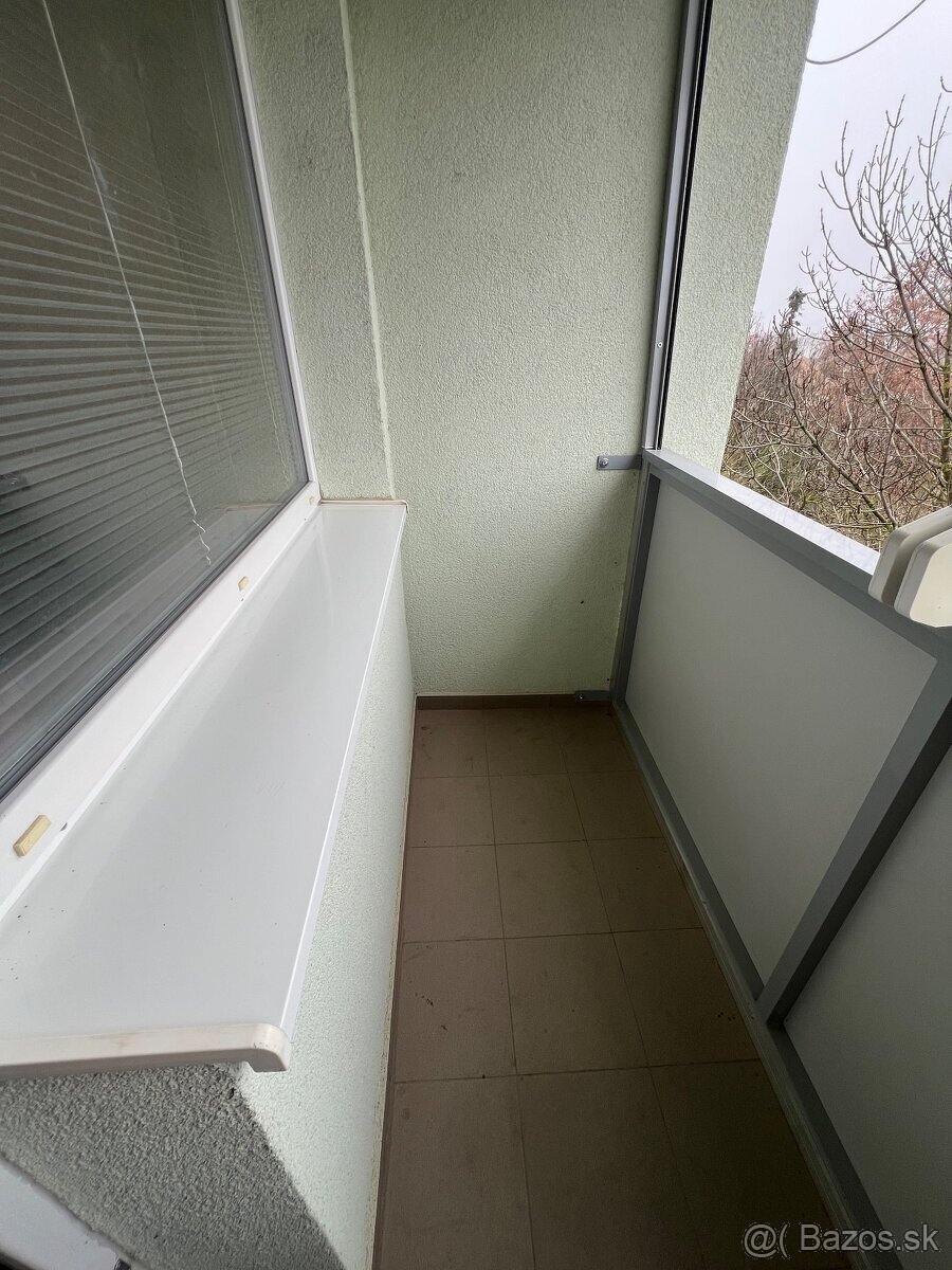 Na predaj tehlový 2 izbový byt, centrum Šurany - 9