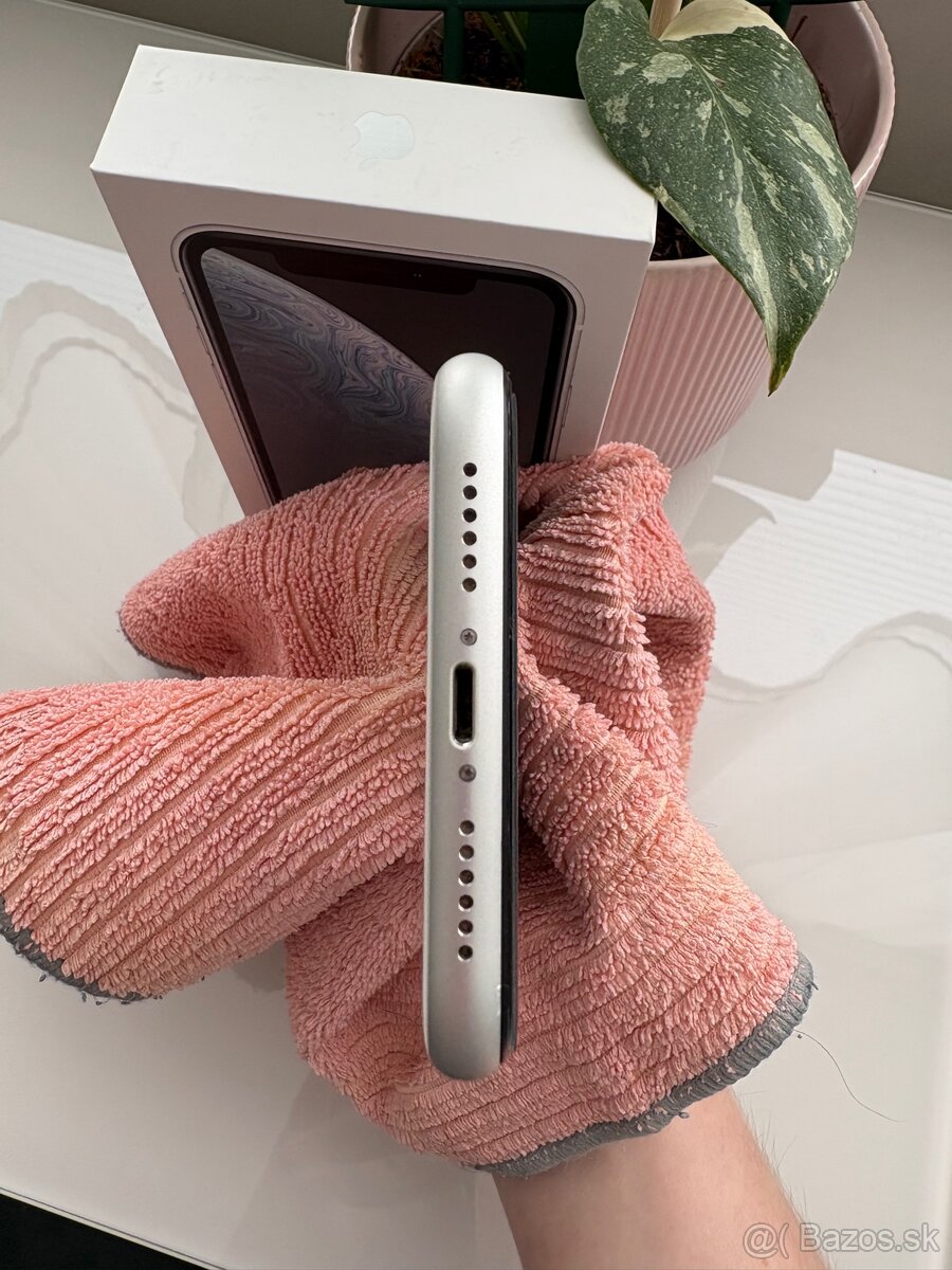 iPhone XR 64GB biely - 9