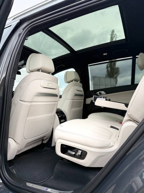 BMW X7 xDrive 40d M Sport / PANO / 7 MIEST - 9