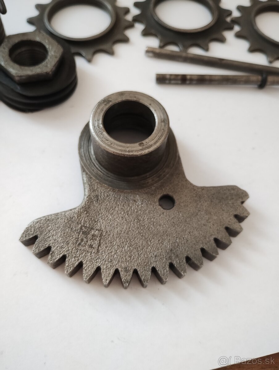 Predám náhradné diely z motora jawa 350 / 634 - 9