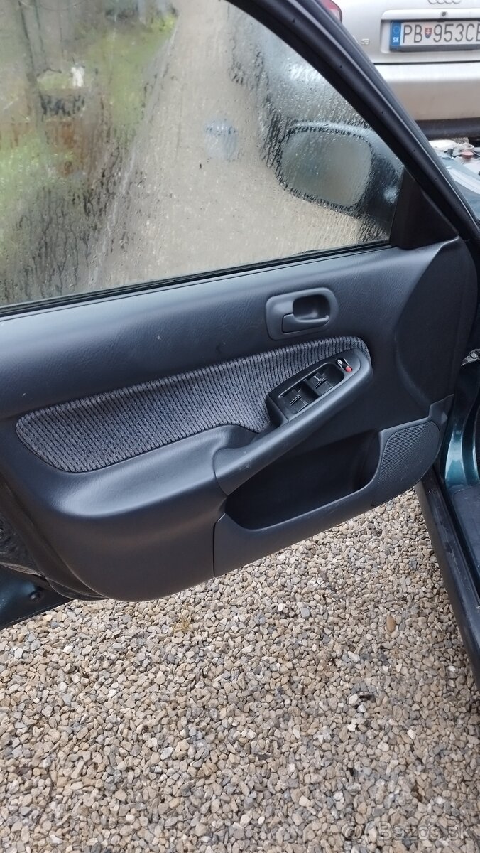 Honda Civic 1.5 vtec econom automat ,rozpredám na diely - 9
