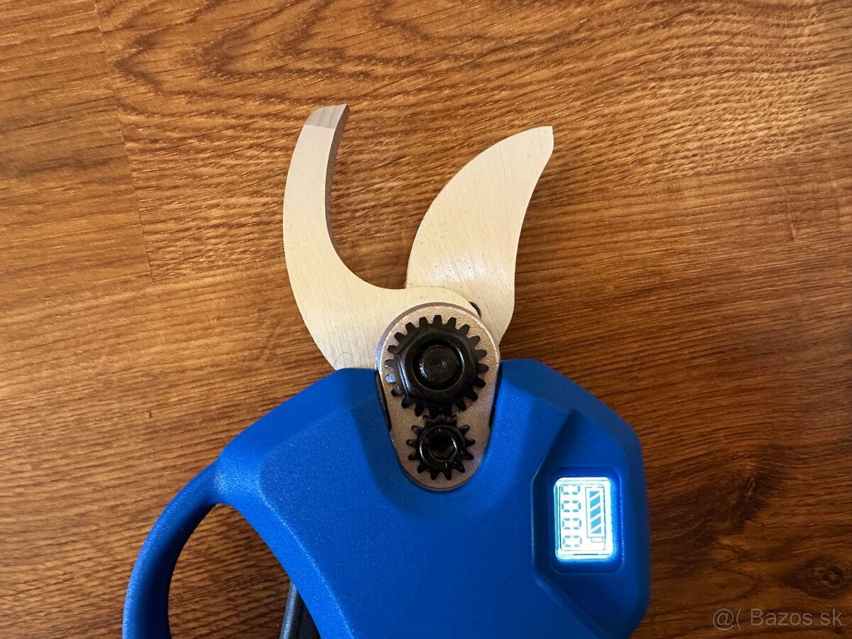 AKU bezuhlíkové záhradné nožnice na strihanie konárov 30mm - 9