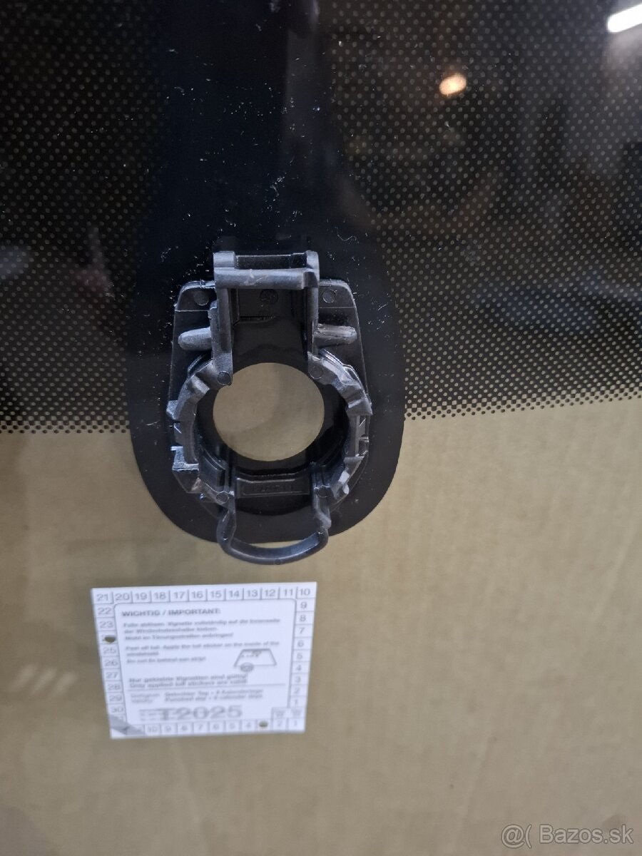 čelné sklo Passat B8, lišty, senzor - 9