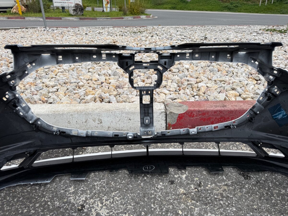 Predám nárazník na Mazdu 3. - 9