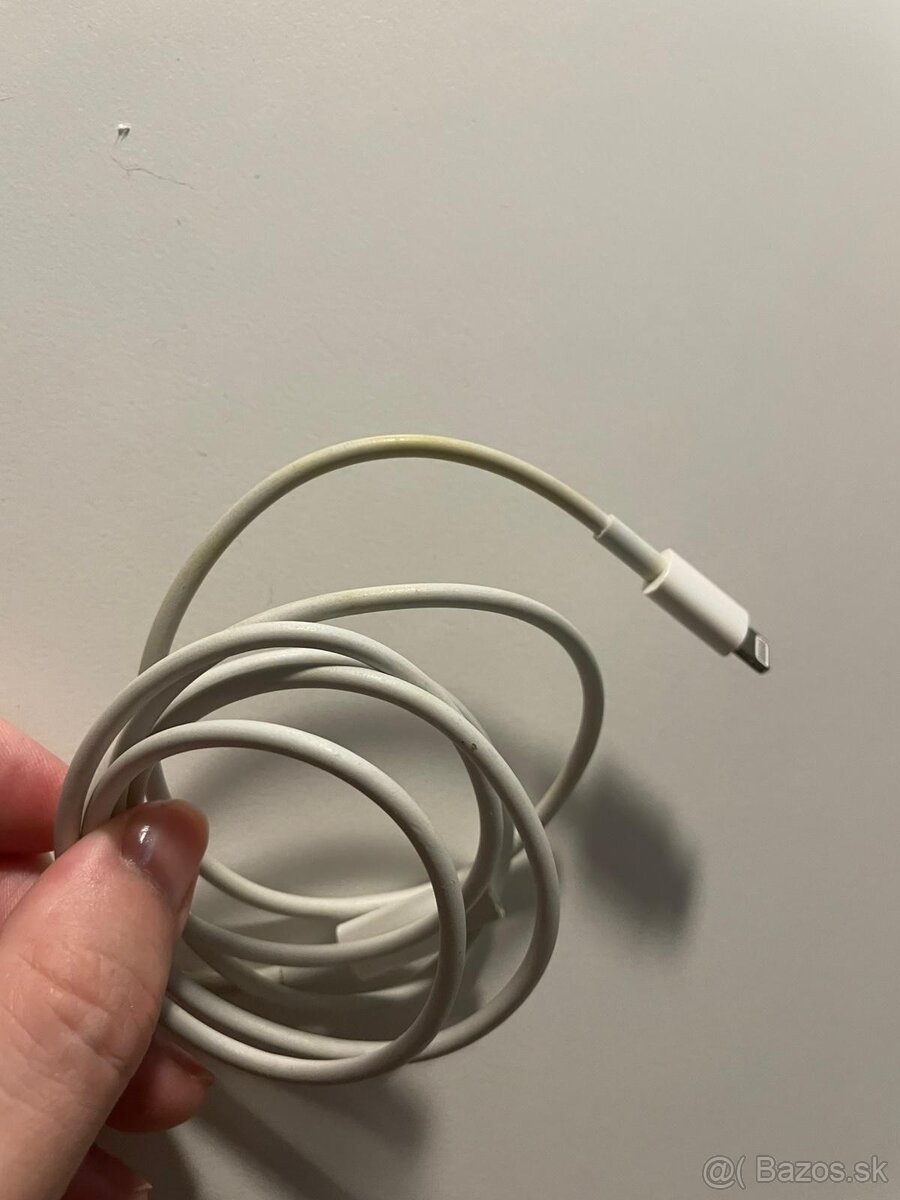 Iphone SE (2020), čierny, 64GB, batéria 90%, cena aj dohodou - 9