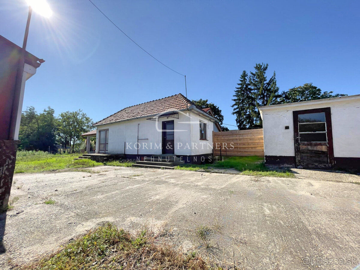 Rodinný dom v pôvodnom stave na rozsiahlom pozemku - 9