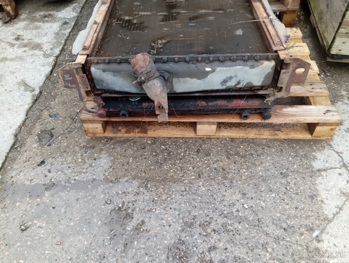BULDOZER T130 CHLADICE A HYDRAULICKE VALCE - 9