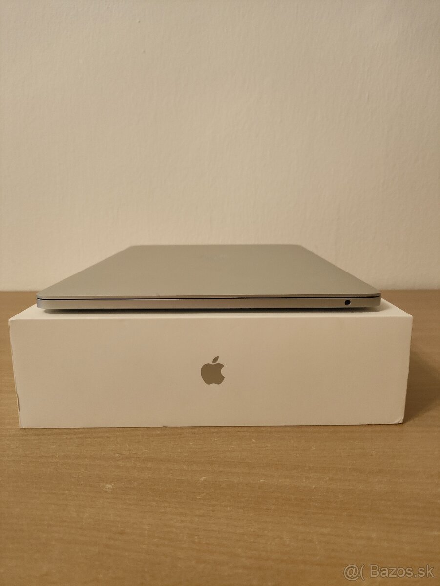MacBook Pro 2017 | i5 • 8GB • 256GB SSD - 9