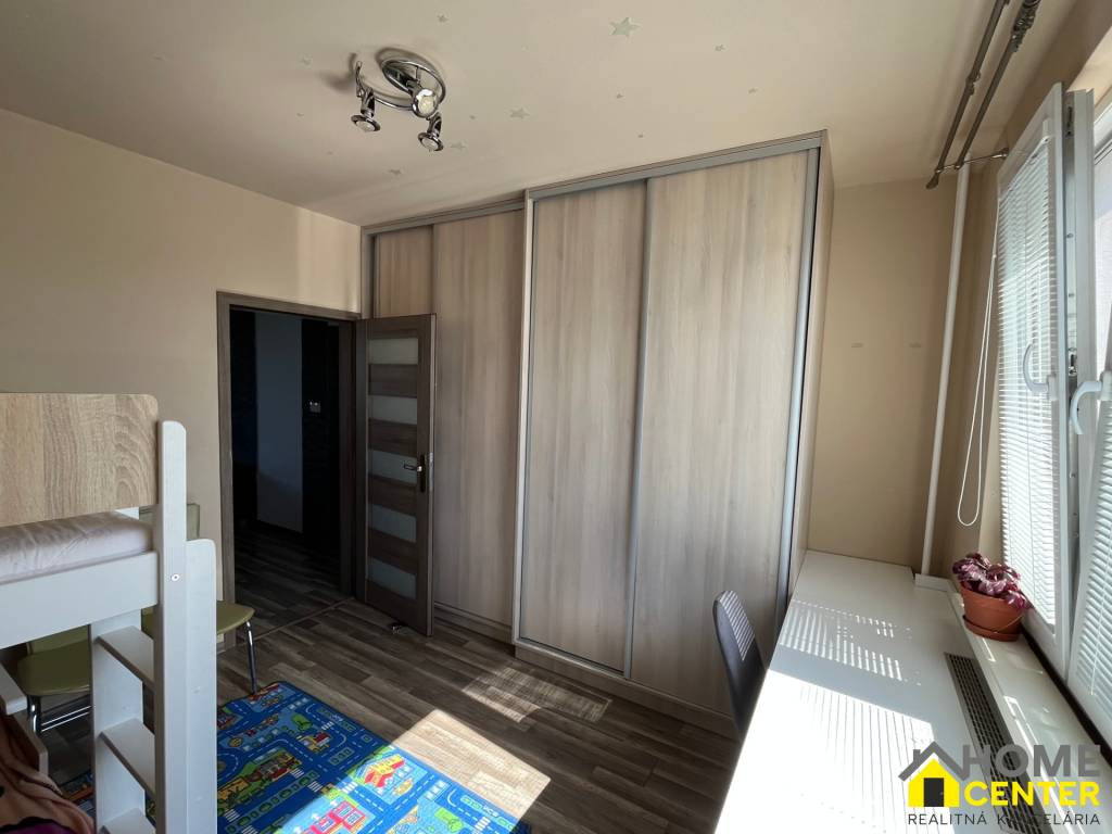 NA PREDAJ krásny nadštandardný 3 izbový byt v Komárne - 9