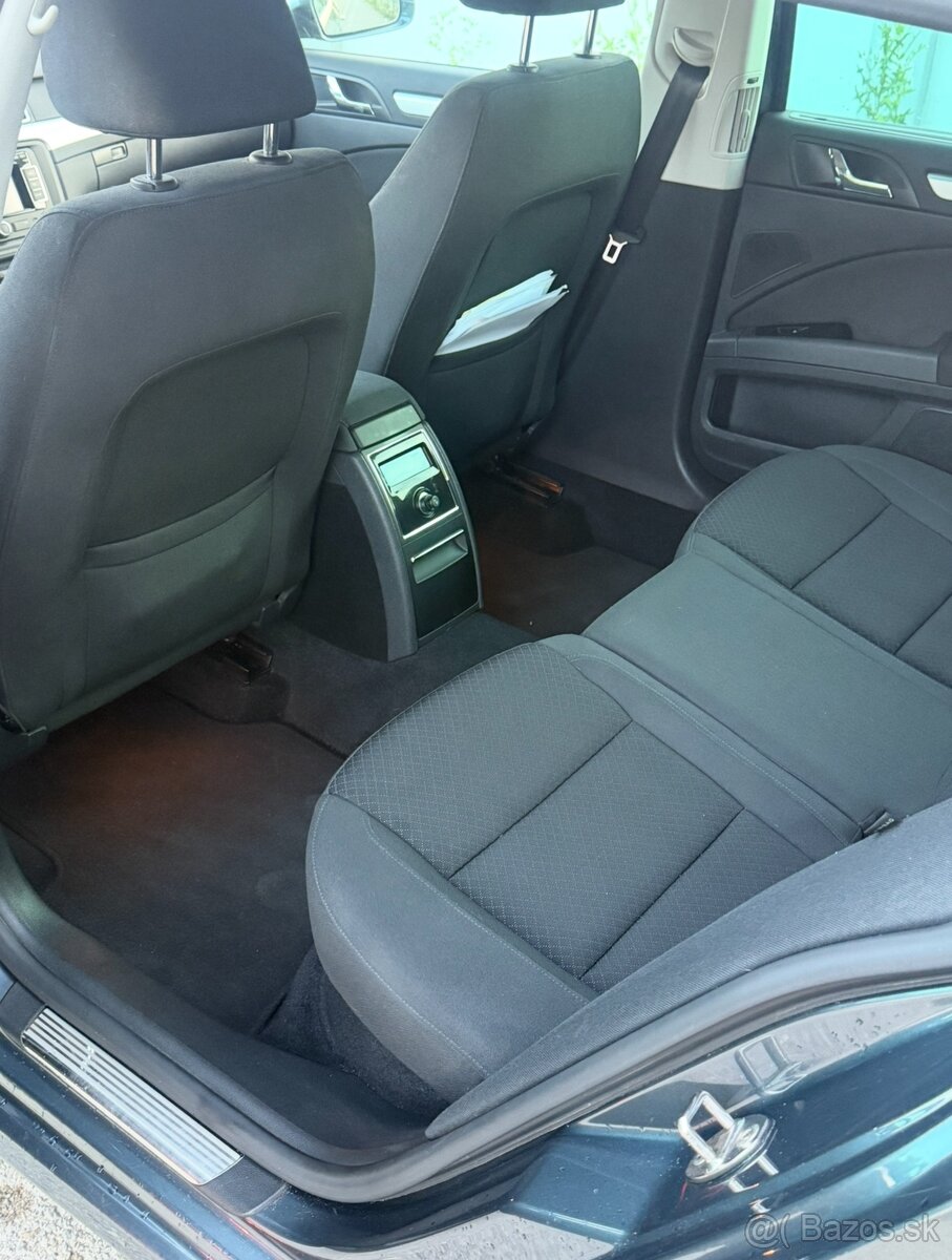Škoda Superb 2.0 TDI DSG 4x4 maximálne zachovala - 9