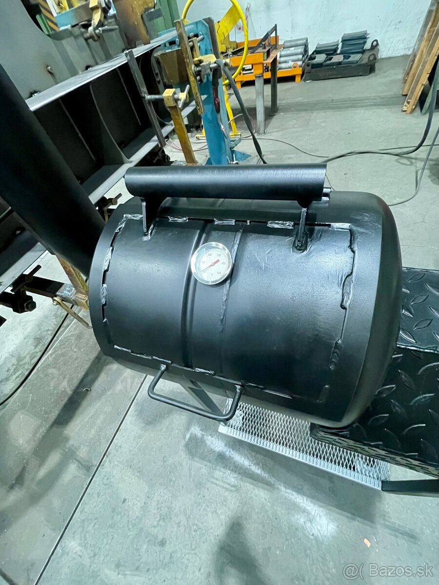 Gril lokomotíva s udiarňou - 9