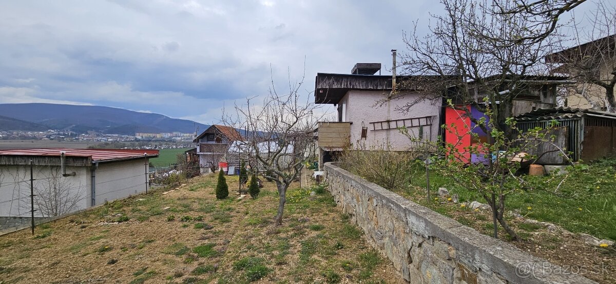 Záhradka s chatkou - 9