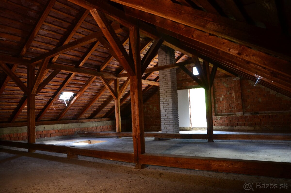 PREDÁM - rodinný dom Hrachovište Nové Mesto nad Váhom - 9