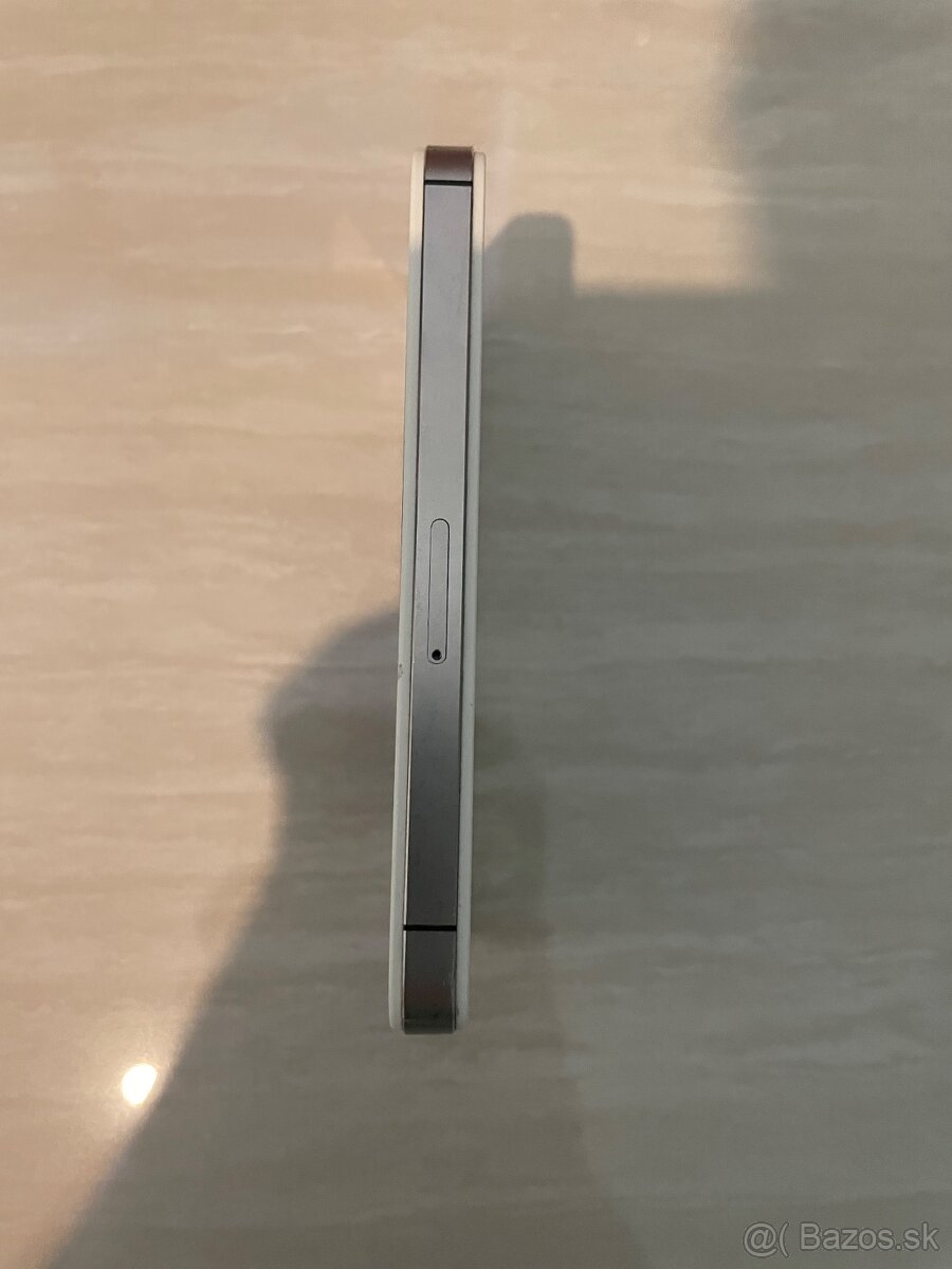 Predám iPhone 4 - 9