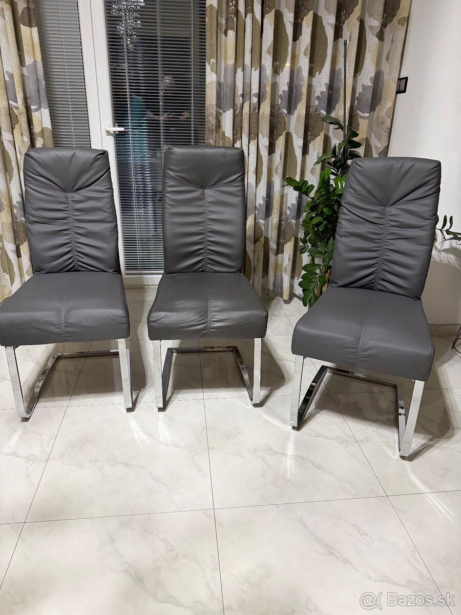 Jedálenské stoličky 3x - 9