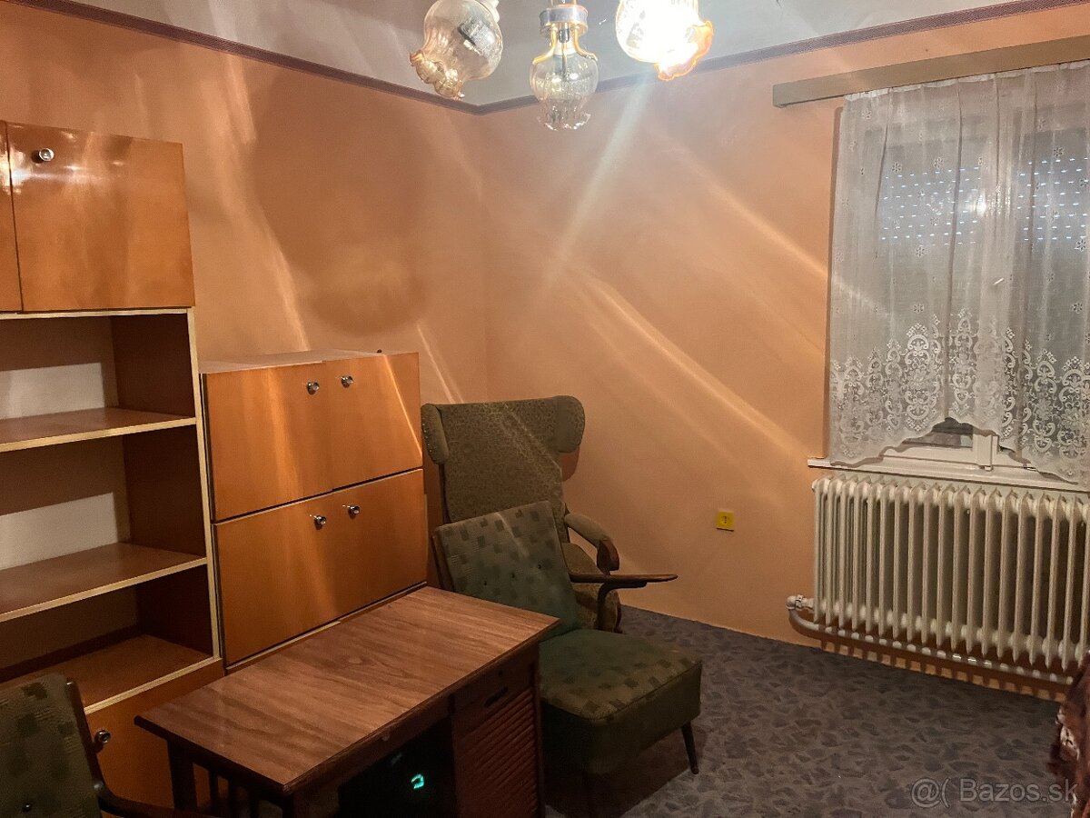 MAĎARSKO - GIBÁRT PRI ENC - 4 IZBOVÝ RD SO ZÁHRADOU - 9