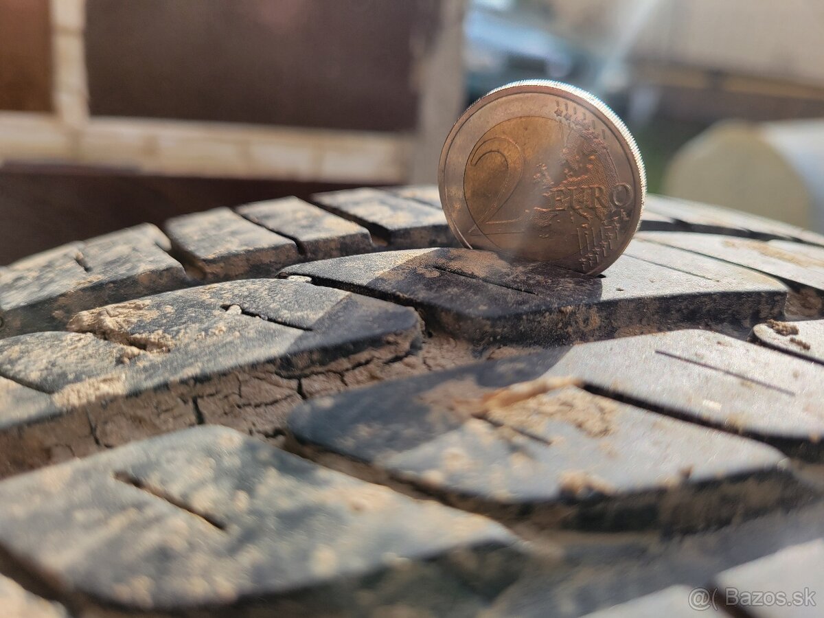 Predám letné pneumatiky na plechových diskoch R14 - 9