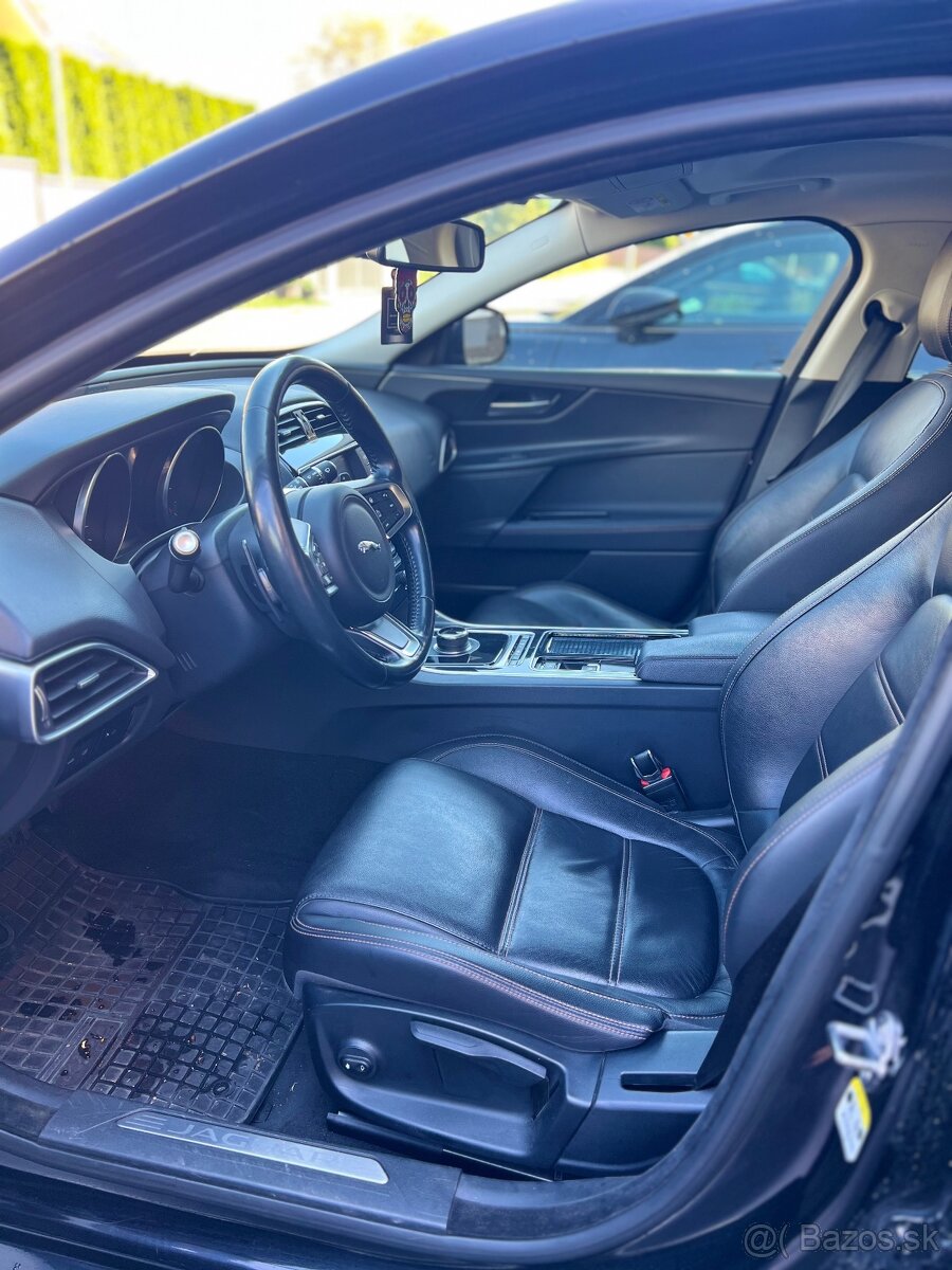 Jaguar XE 2.0D Prestige - 9
