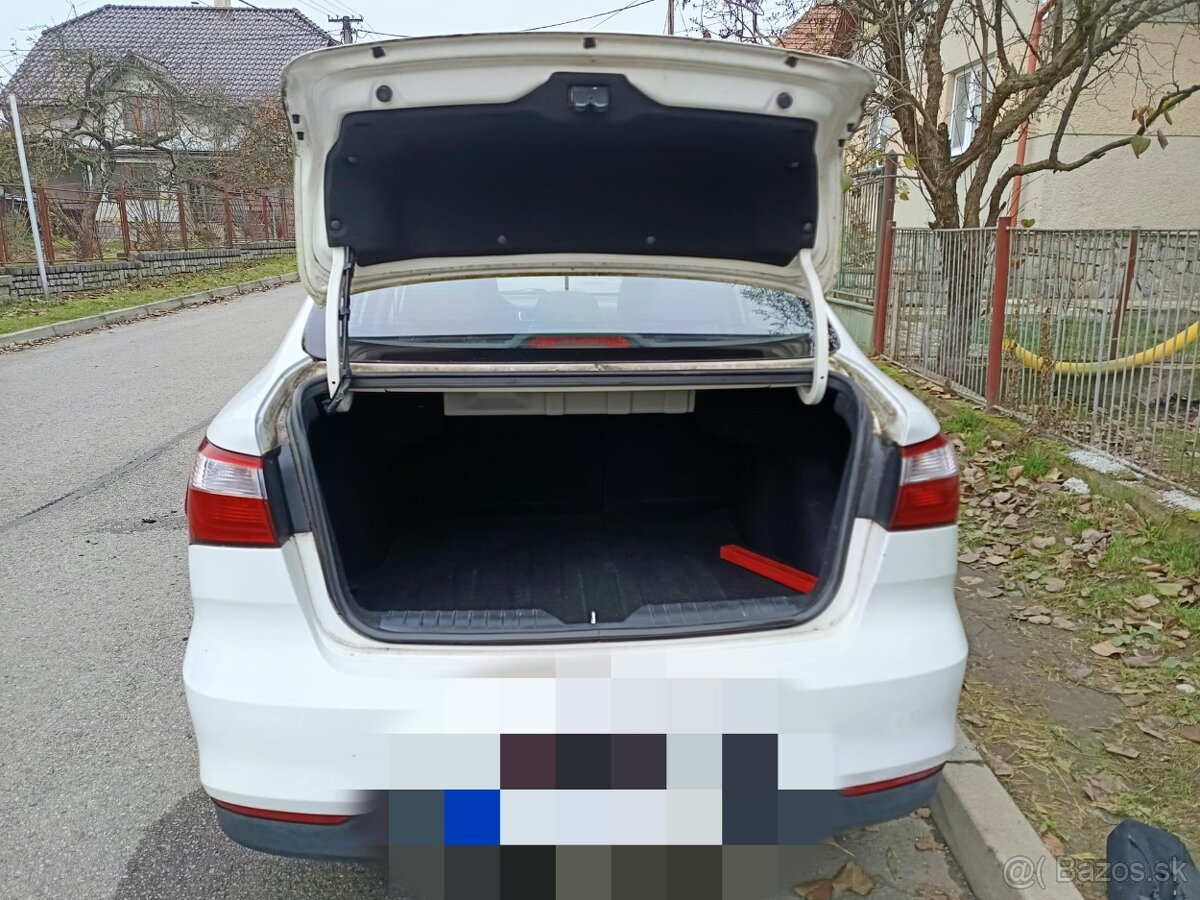Predám KIA RIO sedan 1,2 málo jazdená - 9