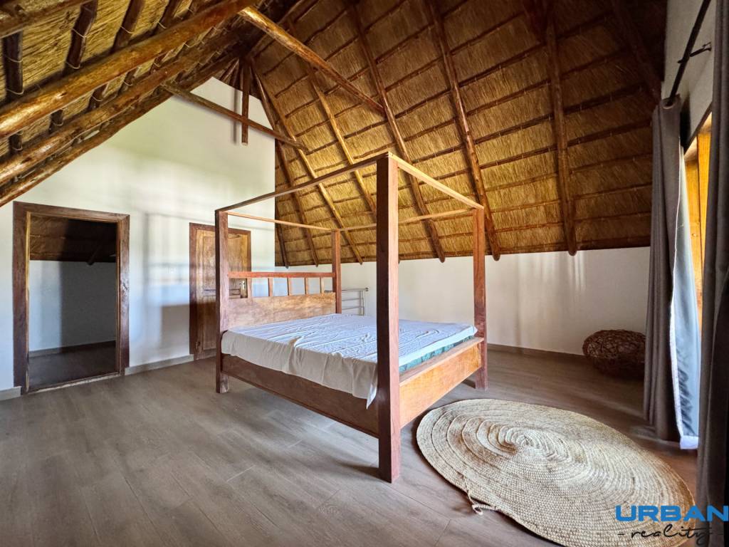 POSCHODOVÁ VILA S VÝHĽADOM NA OCEÁN - 9