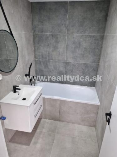 Predám zrekonštruovaný 3-izbový byt v Bánovciach n/B - 9