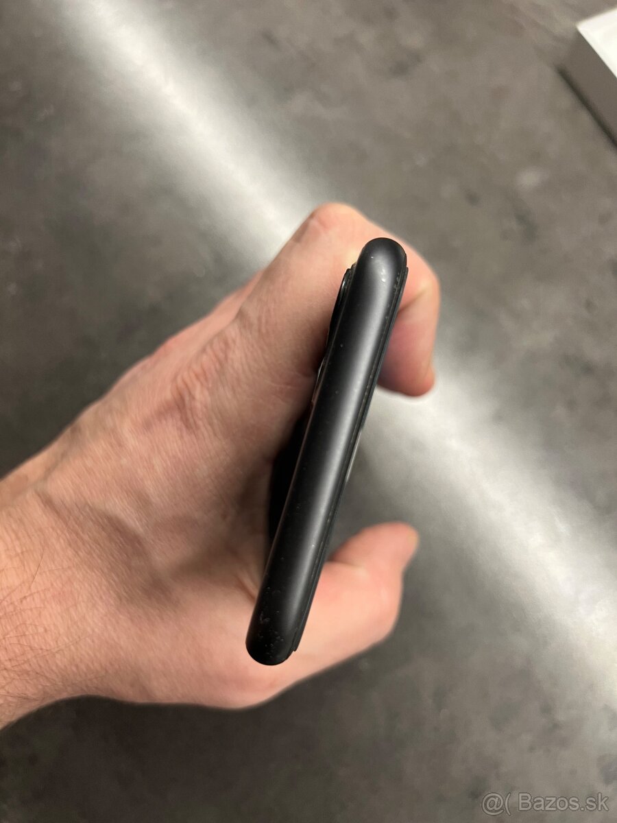Predam Iphone 11 64gb top stav - 9