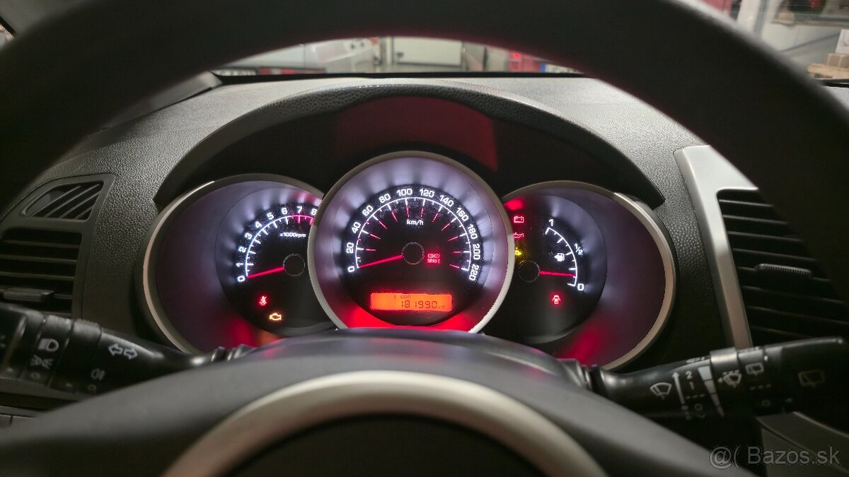 Predám Kia Venga 1,4 benzin 66 kw - 9