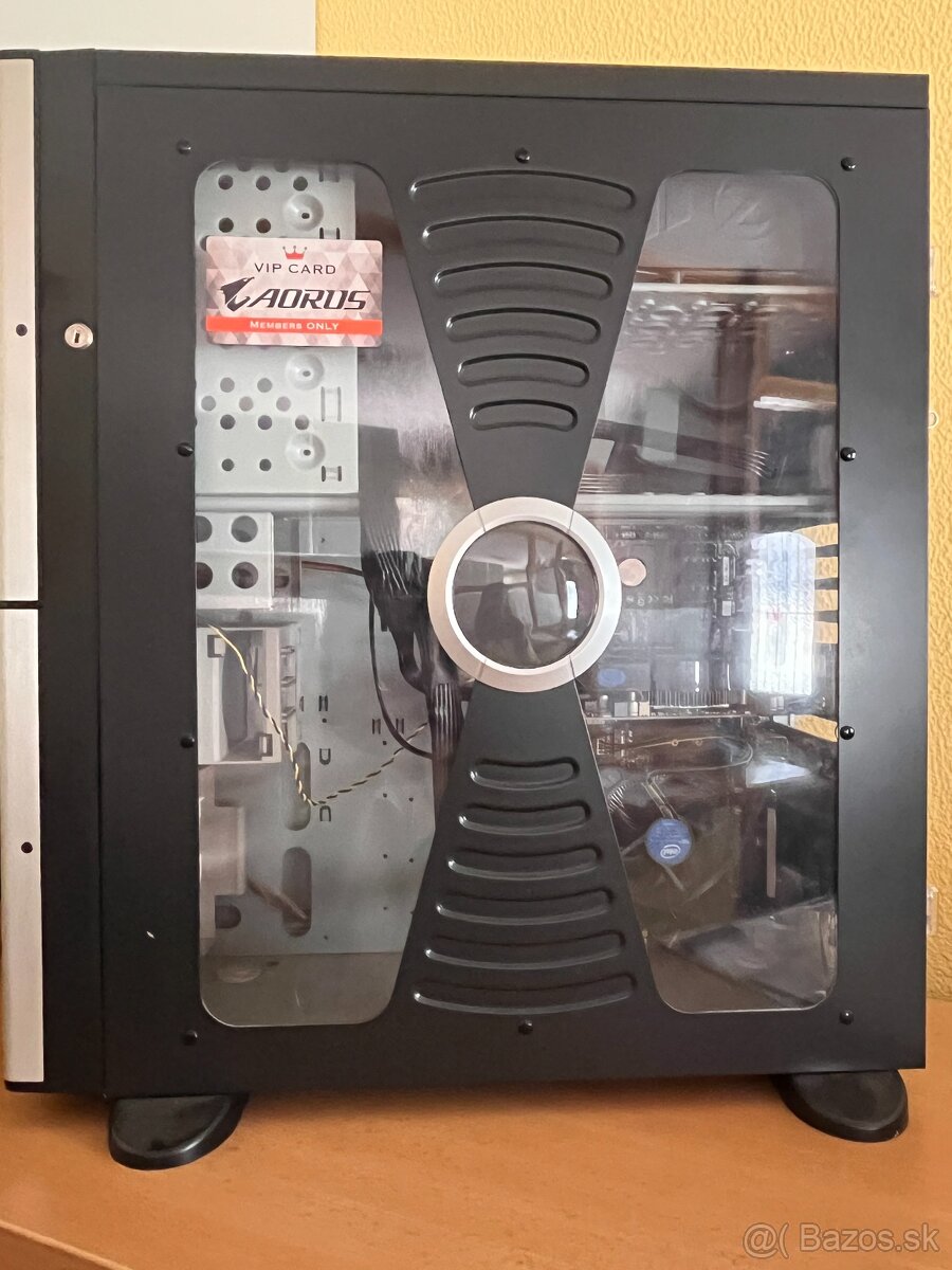 Počítač značky Aorus - 9