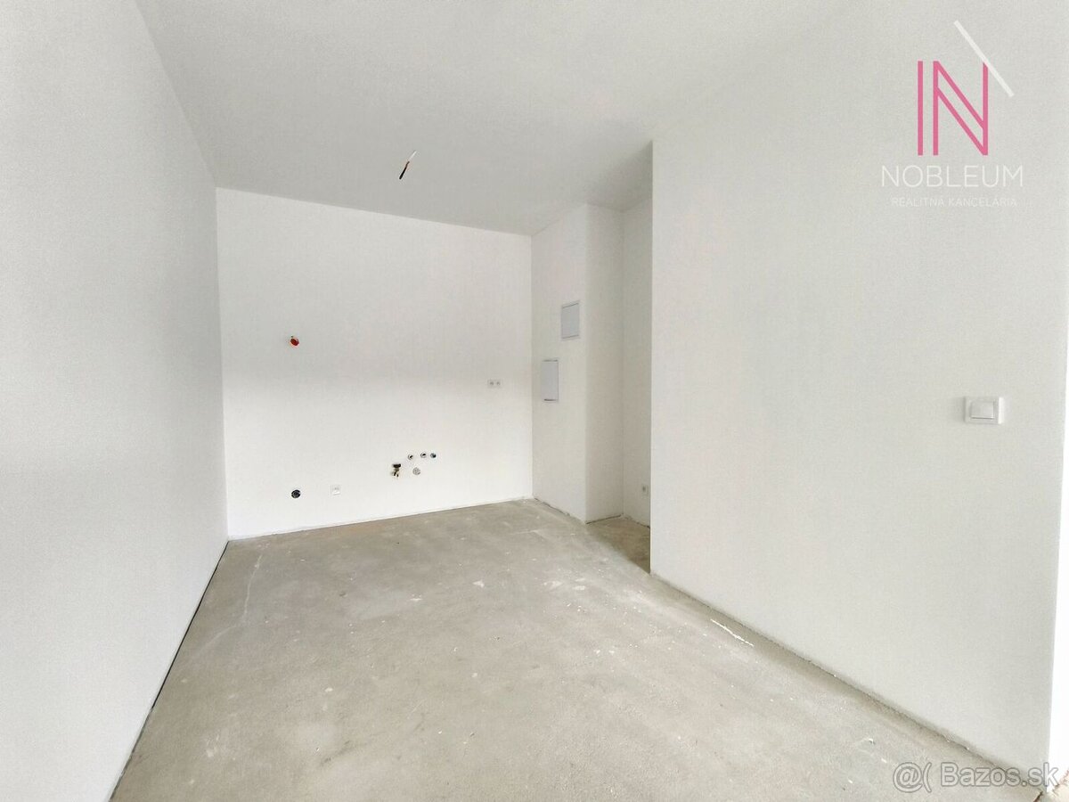 Na predaj priestranný 2 izbový byt s veľkou terasou a vlastn - 9