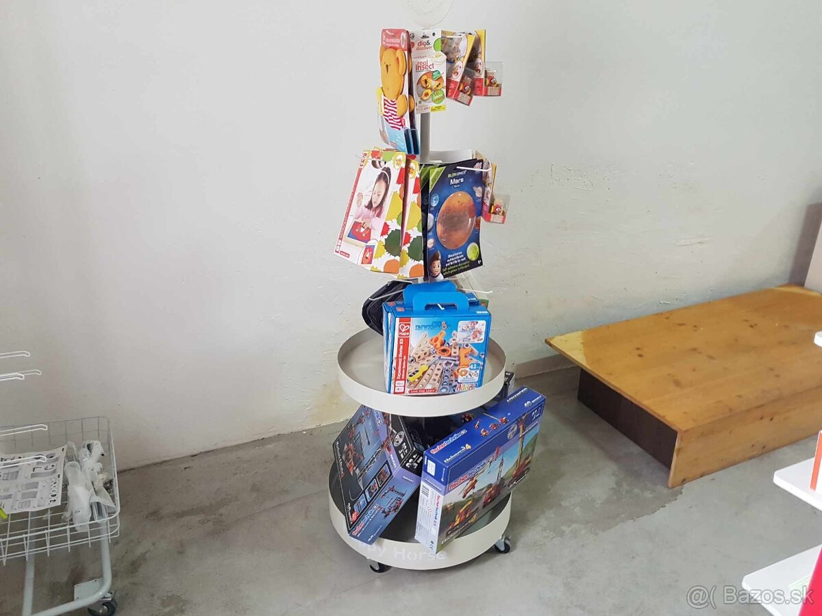 Regal, stojany a závesný system do predajne - 9