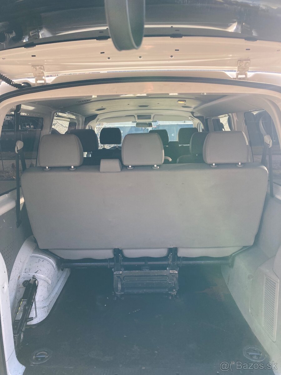 VW Transporter T5.1 2.0 TDi 9 miest 2012 - 9