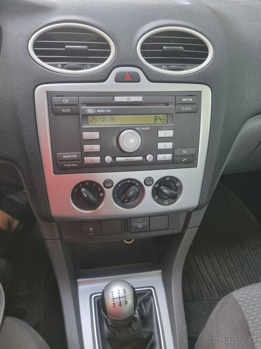 FORD FOCUS 1.6i ROK 2006 - 9
