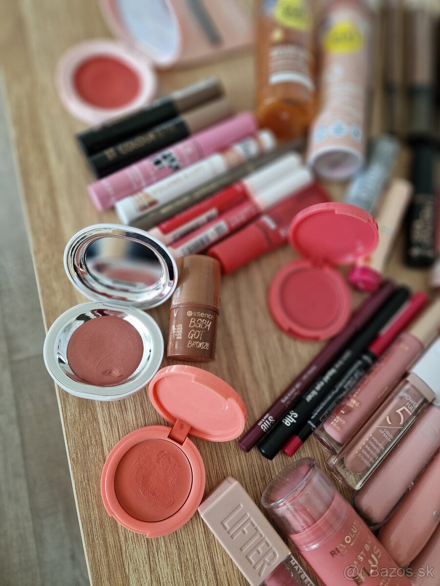 Veľký balík kozmetiky a štetcov - 9