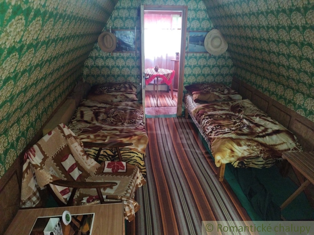 Dvojpodlažná chatka v tichej chatovej oblasti nad obcou Mo - 9