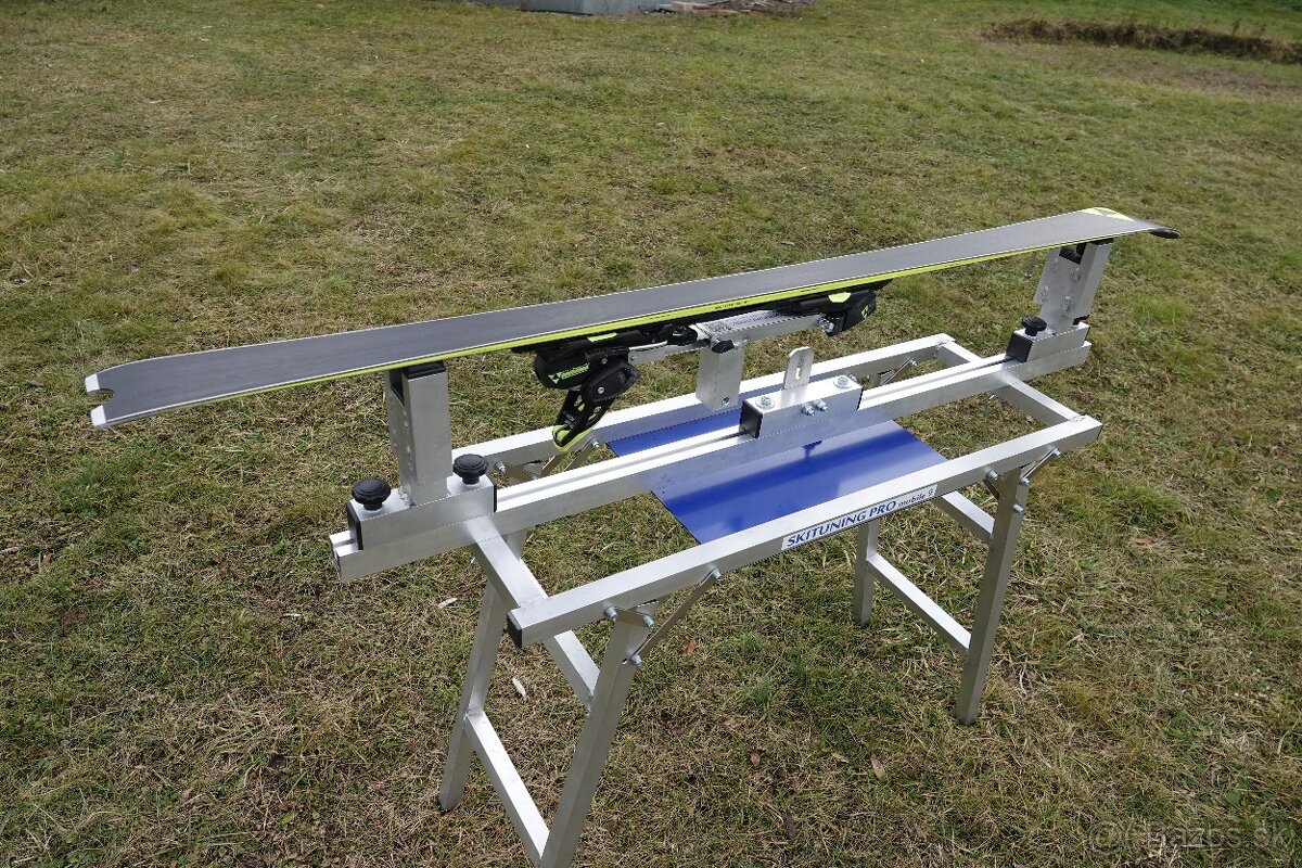 Servisný stolík na servis lyží - 9