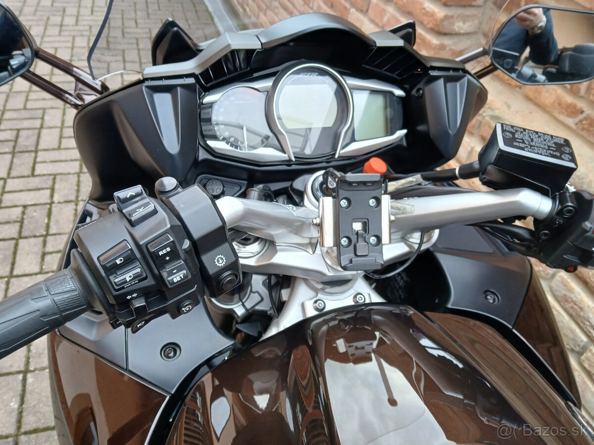 YAMAHA FJR 1300 AE - 9