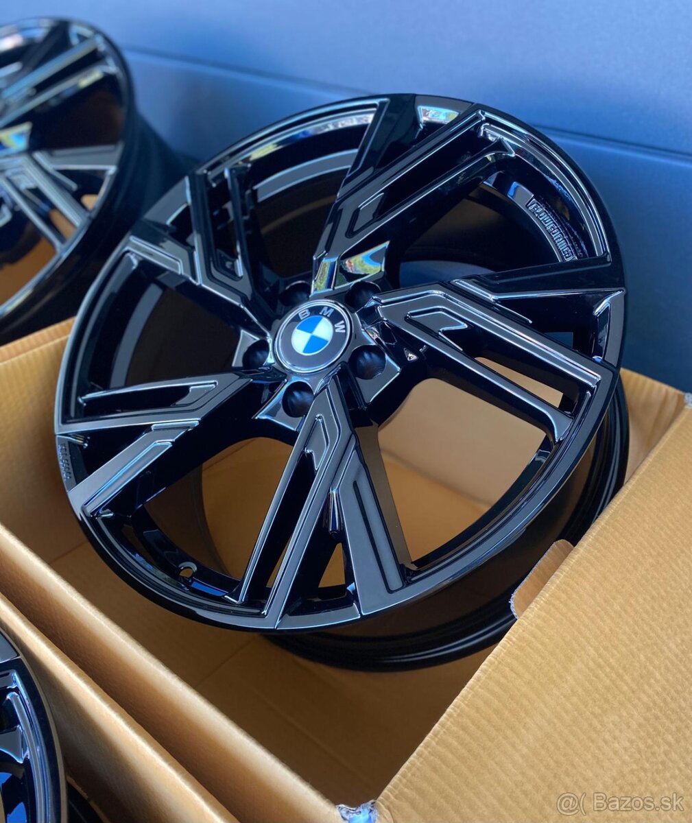 5x112 R18 MAM RS5 Black - 9