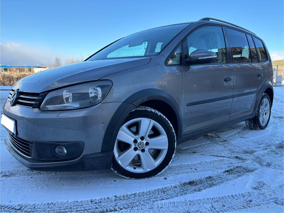 VOLKSWAGEN TOURAN CROSS 2,0 TDI - 9