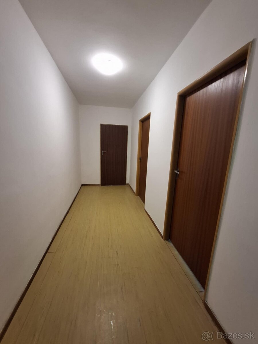 Na predaj - rod.dom. Nitrianske Pravno, okr. Prievdza - 9