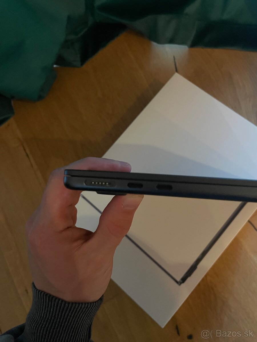 Macbook Air M2 13,6 / 16 / 256 - 9