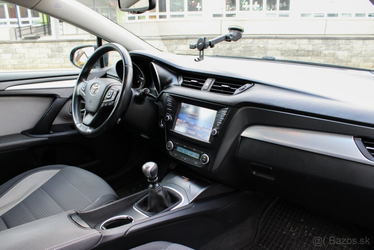 Toyota Avensis Combi 1.6 D-4D - 9