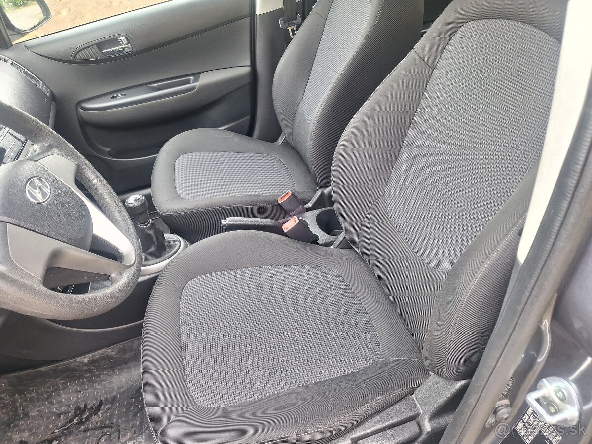 HYUNDAI I20 BENZIN ROK 2013 KLÍMA - 9
