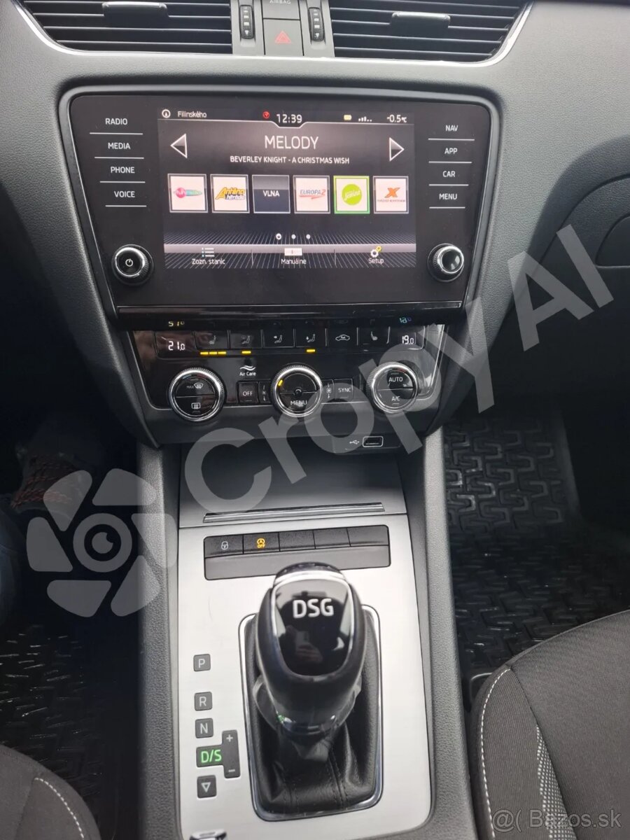 Škoda Octavia 1.5 benzín, model 2020 automat - 9